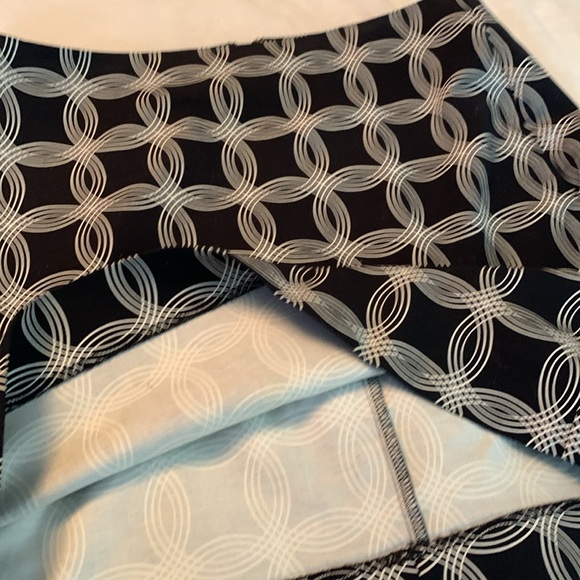 Banana Republic women’s skirt, black, white, size 12. - Picture 3 of 8